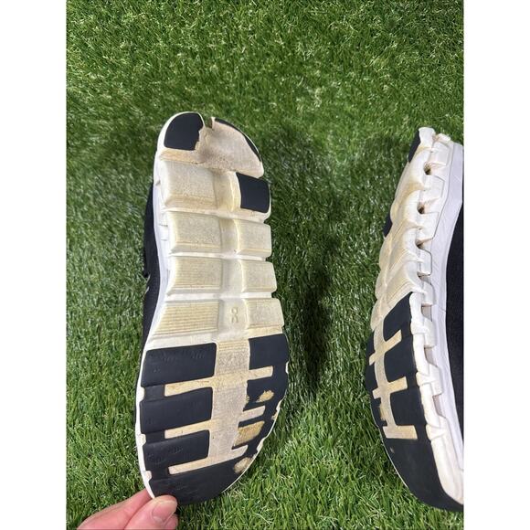 ON Cloudflow 4 Black White W Size 11 Running Shoes Road Trail Atheletic Gym Shoe - Picture 6 of 10